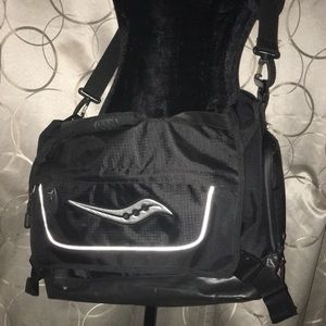 saucony bag